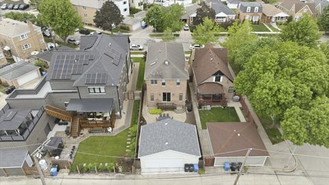 Tiny photo for 6057 N Tripp Avenue, Chicago, IL 60646 (MLS # 12656754)