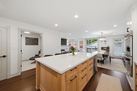 Tiny photo for 6057 N Tripp Avenue, Chicago, IL 60646 (MLS # 12656754)