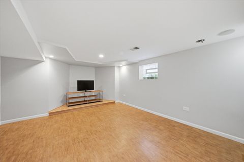 Tiny photo for 6057 N Tripp Avenue, Chicago, IL 60646 (MLS # 12656754)
