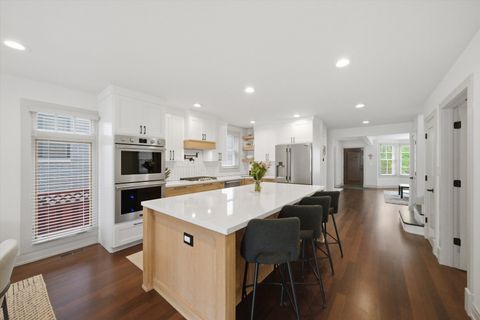 Tiny photo for 6057 N Tripp Avenue, Chicago, IL 60646 (MLS # 12656754)