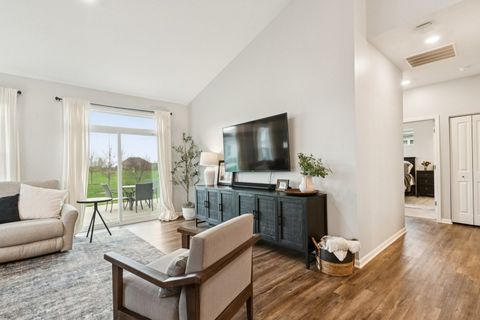 Tiny photo for 1053 Honey Locust Drive, Crystal Lake, IL 60012 (MLS # 12613687)