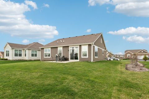Tiny photo for 1053 Honey Locust Drive, Crystal Lake, IL 60012 (MLS # 12613687)
