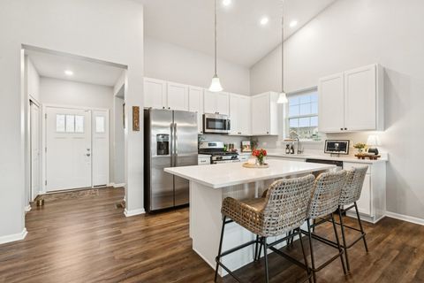 Tiny photo for 1053 Honey Locust Drive, Crystal Lake, IL 60012 (MLS # 12613687)