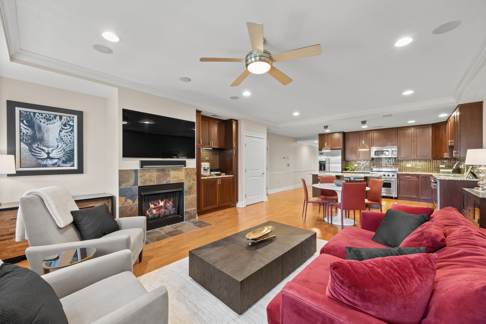 1921 W Diversey Parkway 402