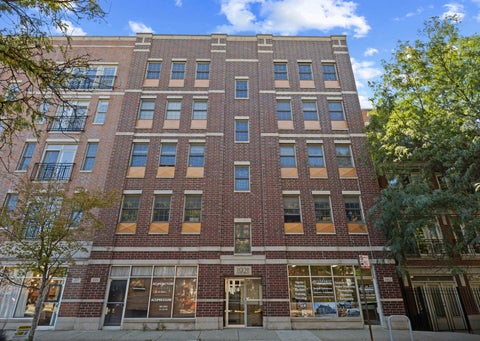 Photo of 1921 W Diversey Parkway #402, Chicago, IL 60614 (MLS # 12771362)