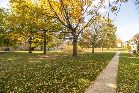 Tiny photo for 551 CARLYSLE Drive #2, Clarendon Hills, IL 60514 (MLS # 12510097)