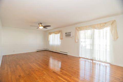 Tiny photo for 551 CARLYSLE Drive #2, Clarendon Hills, IL 60514 (MLS # 12510097)