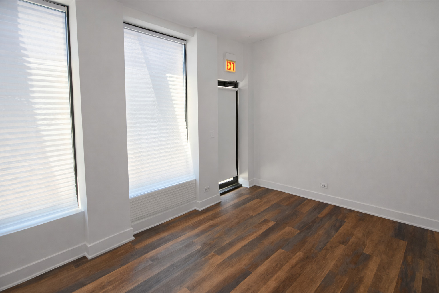 1533 N Western Avenue 1