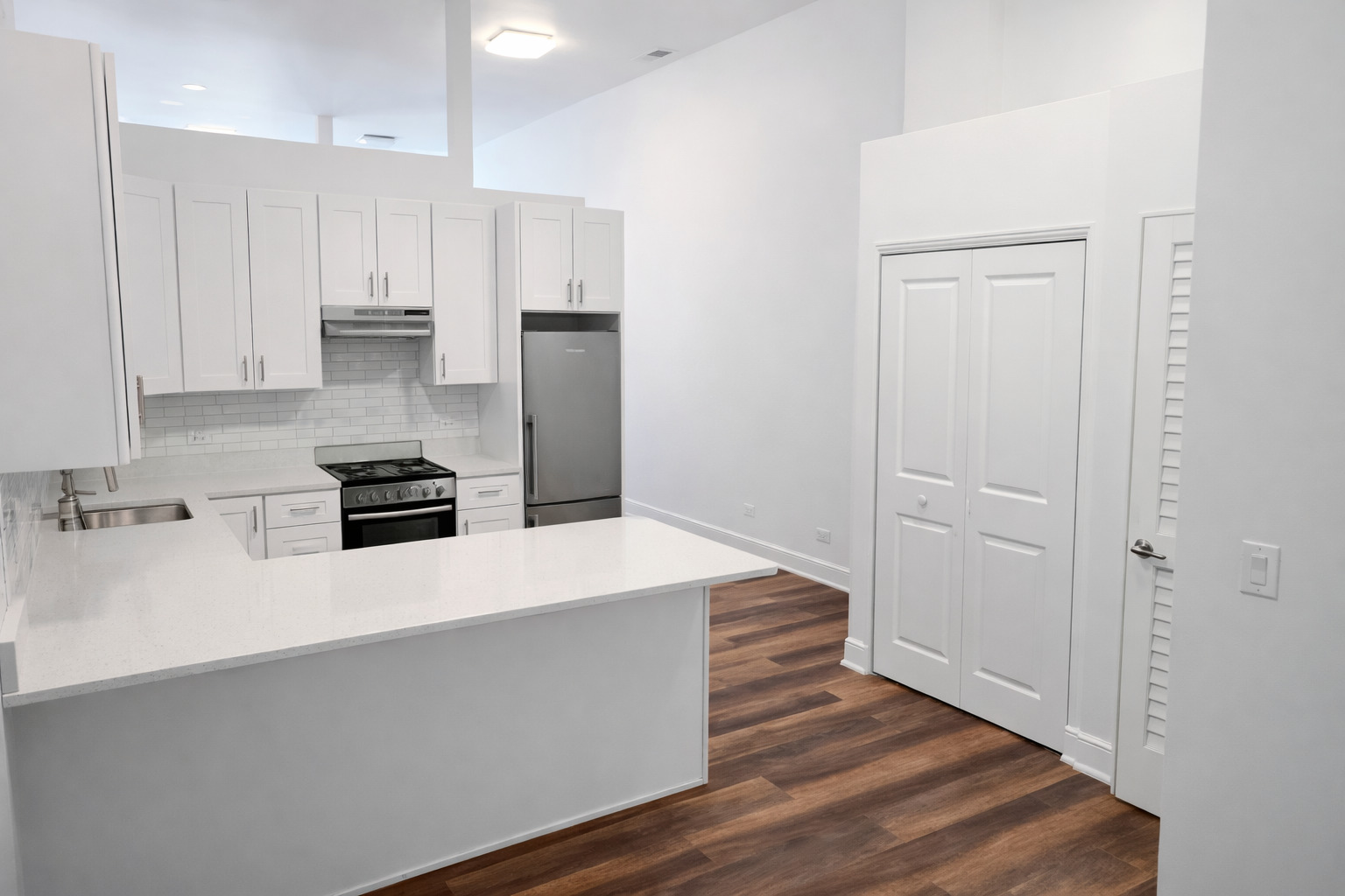 1533 N Western Avenue 1