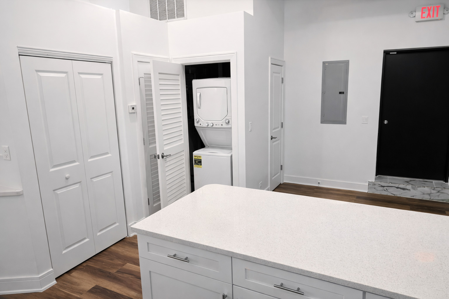 1533 N Western Avenue 1