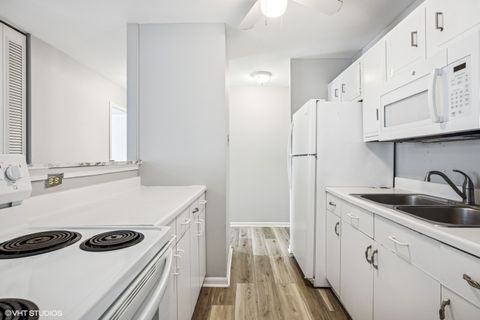 Tiny photo for 6171 N Sheridan Road #2404, Chicago, IL 60660 (MLS # 12564342)