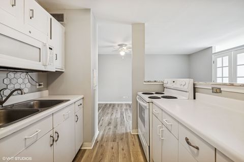 Tiny photo for 6171 N Sheridan Road #2404, Chicago, IL 60660 (MLS # 12564342)