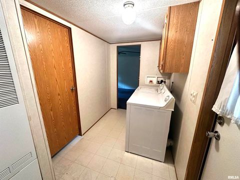 Tiny photo for 2030 Gierten Road, Centralia, IL 62801 (MLS # EB459205)