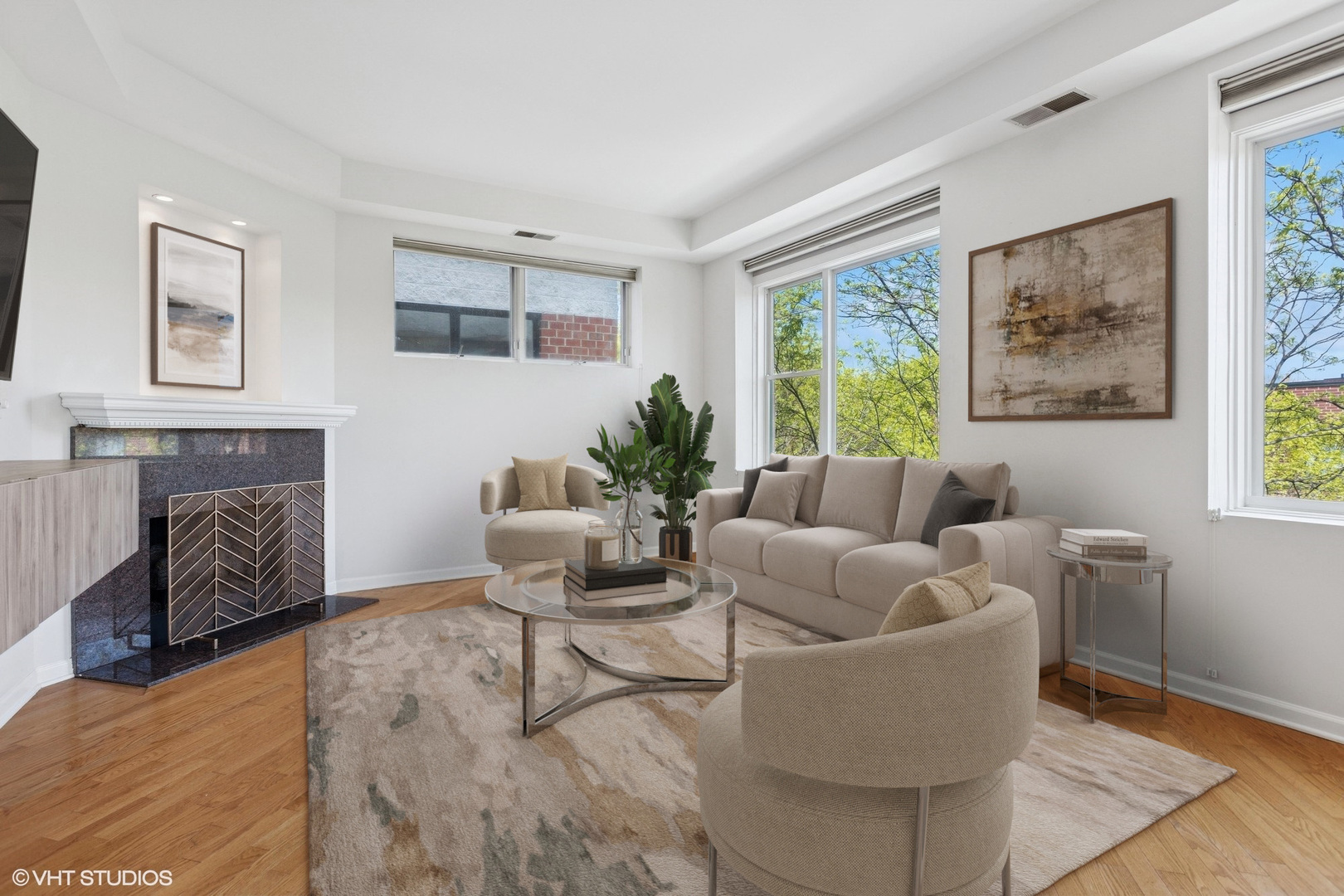 2307 W Wolfram Street 415