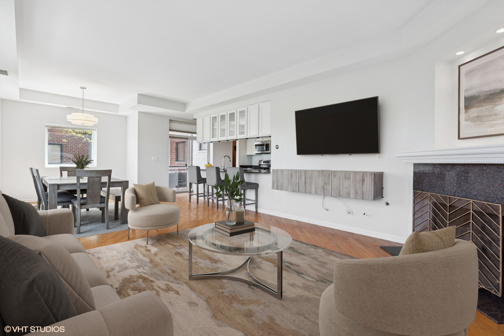 2307 W Wolfram Street 415