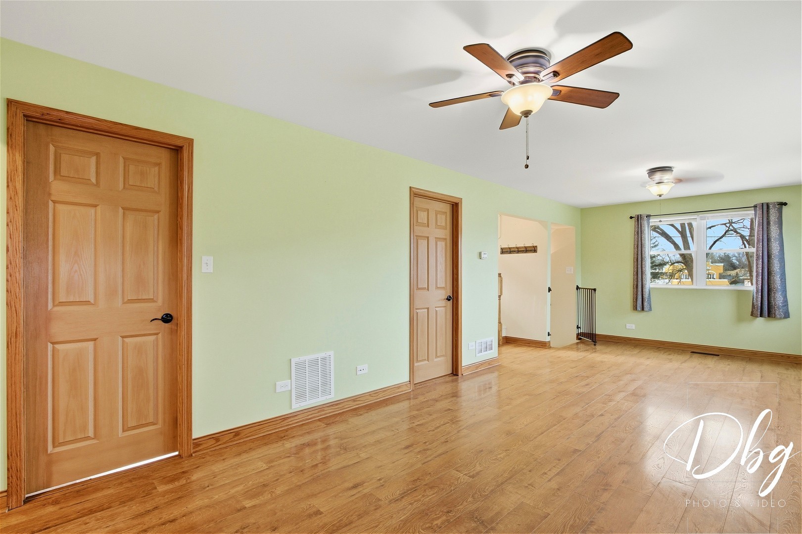 233 W Hawthorne Drive