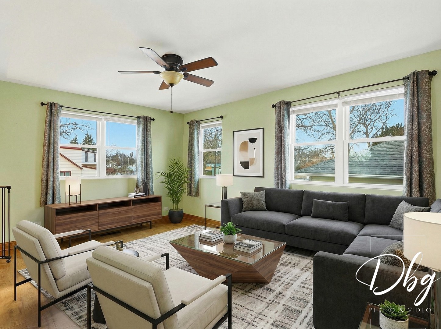 233 W Hawthorne Drive