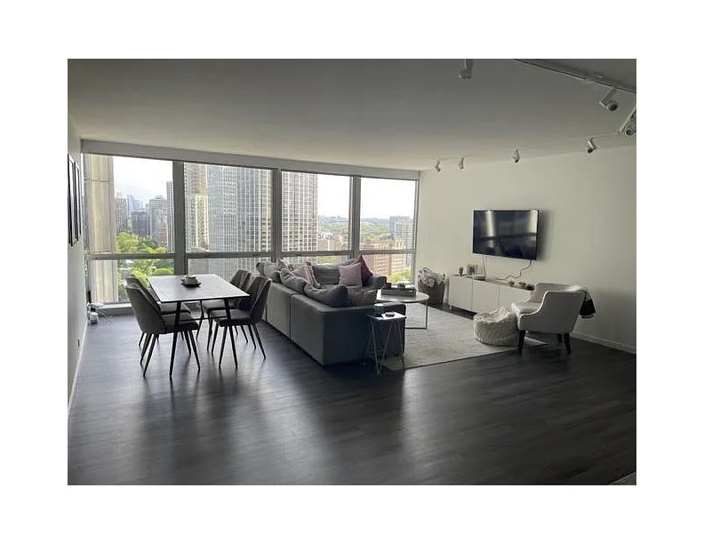 340 W Diversey Parkway 2319