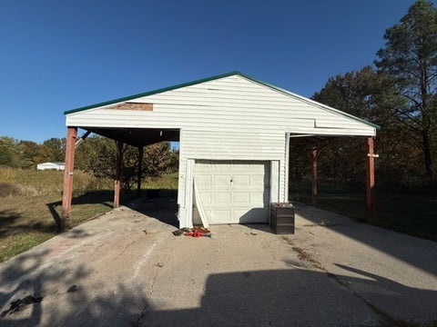 Tiny photo for 1901 N Oakland Avenue, Carbondale, IL 62901 (MLS # 12797953)