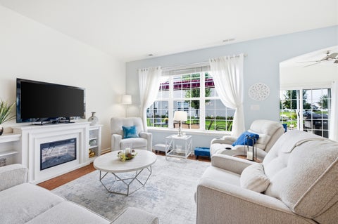 Tiny photo for 635 N Falls Circle, Pingree Grove, IL 60140 (MLS # 12730366)