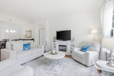 Tiny photo for 635 N Falls Circle, Pingree Grove, IL 60140 (MLS # 12730366)