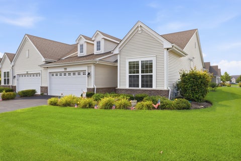 Tiny photo for 635 N Falls Circle, Pingree Grove, IL 60140 (MLS # 12730366)