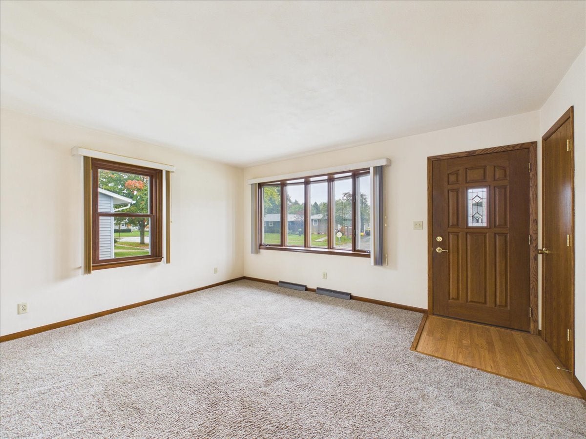 415 E 8th Street