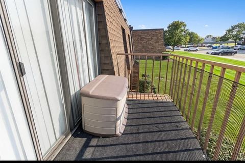 Tiny photo for 711 TIPPERARY Court W #2D, Schaumburg, IL 60193 (MLS # 12484621)