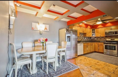 Tiny photo for 711 TIPPERARY Court W #2D, Schaumburg, IL 60193 (MLS # 12484621)