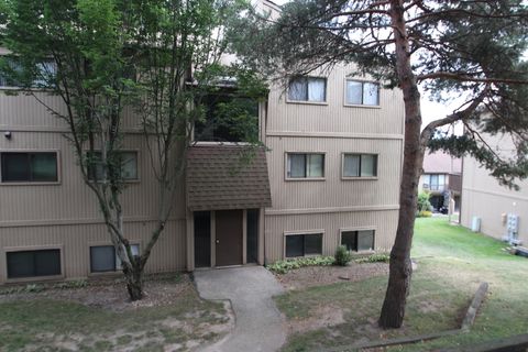 Photo of 52 Oak Hill Colony #4, Fox Lake, IL 60020 (MLS # 12456706)