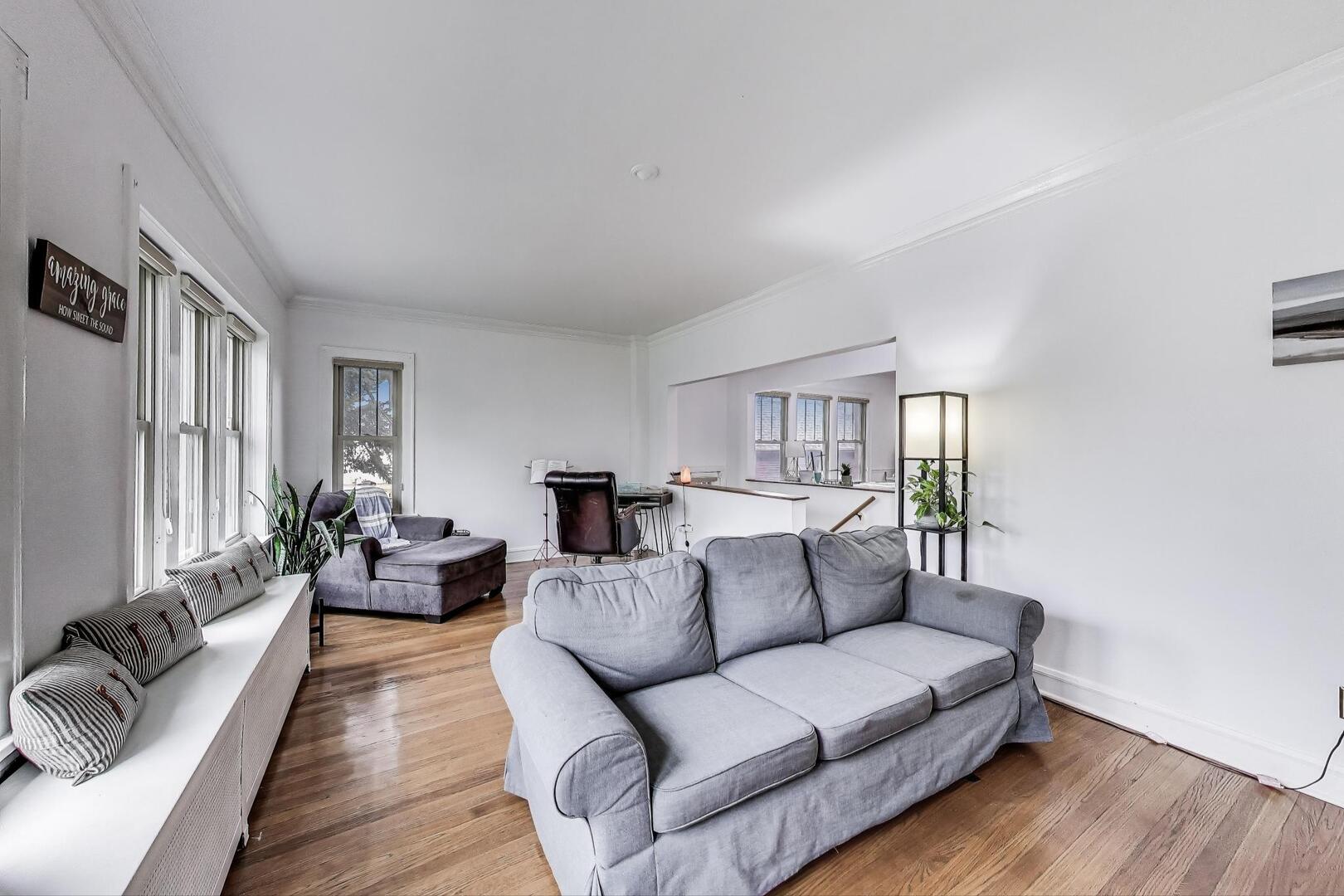 2253 W 110th Place