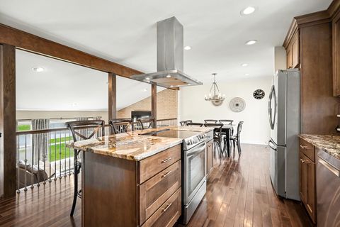 Tiny photo for 610 W Noyes Street, Arlington Heights, IL 60005 (MLS # 12589407)