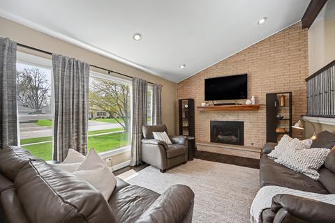 Tiny photo for 610 W Noyes Street, Arlington Heights, IL 60005 (MLS # 12589407)