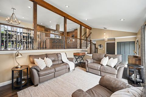 Tiny photo for 610 W Noyes Street, Arlington Heights, IL 60005 (MLS # 12589407)