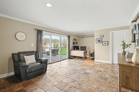 Tiny photo for 610 W Noyes Street, Arlington Heights, IL 60005 (MLS # 12589407)