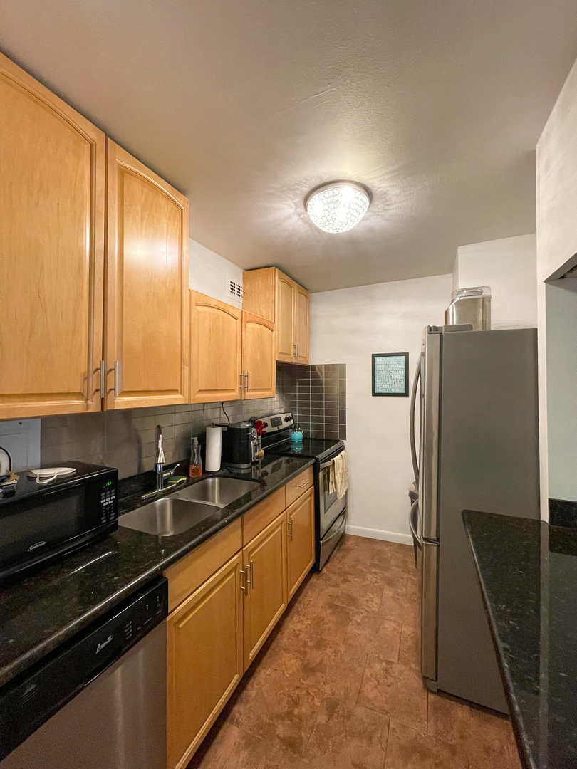 535 N MICHIGAN Avenue 303