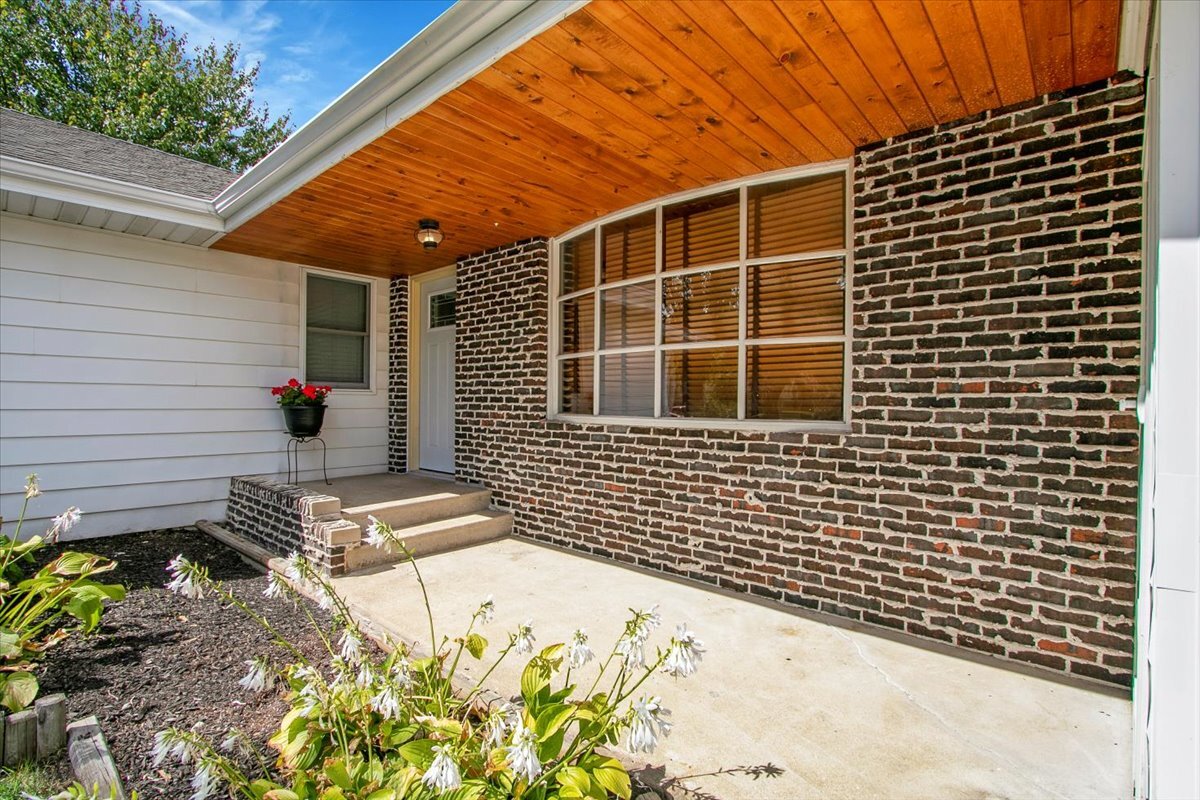 25734 W Hickory Court