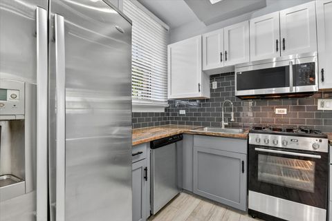 Tiny photo for 7033 N Sheridan Road #G, Chicago, IL 60626 (MLS # 12664809)