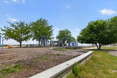 Tiny photo for 7033 N Sheridan Road #G, Chicago, IL 60626 (MLS # 12664809)
