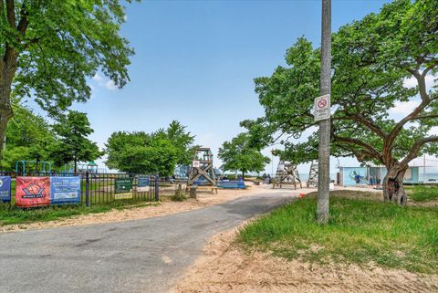 Tiny photo for 7033 N Sheridan Road #G, Chicago, IL 60626 (MLS # 12664809)