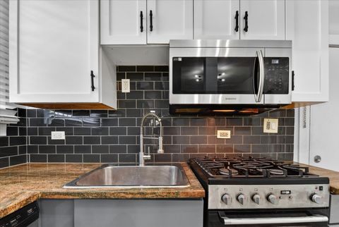 Tiny photo for 7033 N Sheridan Road #G, Chicago, IL 60626 (MLS # 12664809)