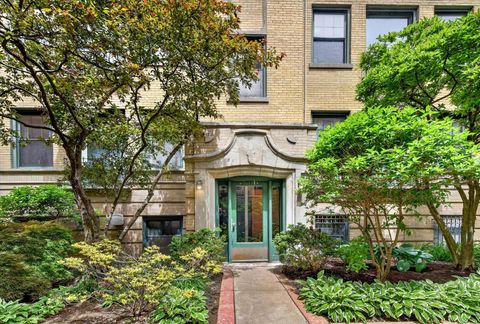 Photo of 7033 N Sheridan Road #G, Chicago, IL 60626 (MLS # 12664809)