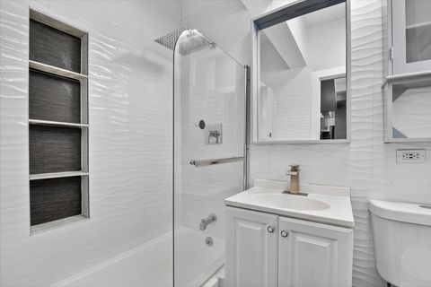 Tiny photo for 7033 N Sheridan Road #G, Chicago, IL 60626 (MLS # 12664809)