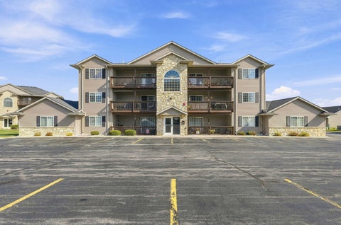 Photo of 3213 S 16th Avenue #204, Eldridge, IA 52748 (MLS # 12746650)