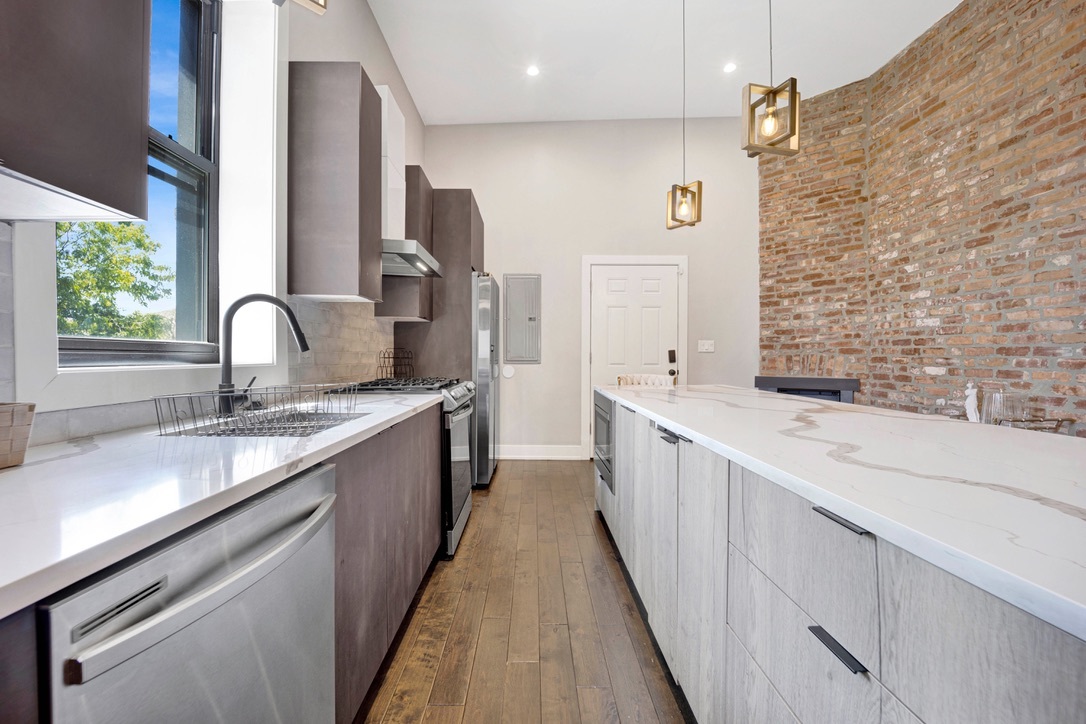 3330 S Indiana Avenue 2S