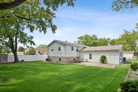 Tiny photo for 7329 Richmond Avenue, Darien, IL 60561 (MLS # 12659421)