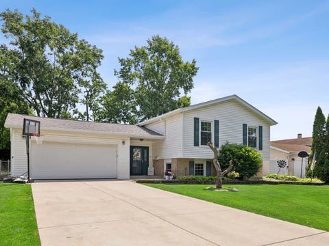 Tiny photo for 7329 Richmond Avenue, Darien, IL 60561 (MLS # 12659421)