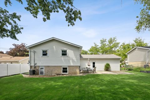 Tiny photo for 7329 Richmond Avenue, Darien, IL 60561 (MLS # 12659421)
