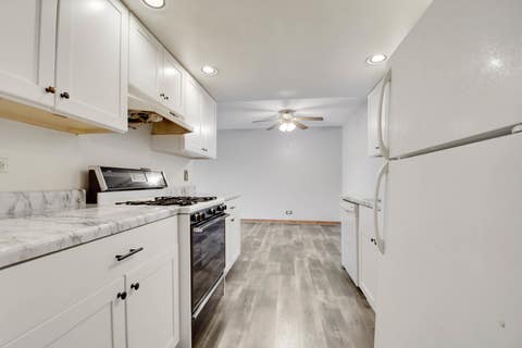 Tiny photo for 3A KINGERY QUARTER #103, Willowbrook, IL 60527 (MLS # 12646700)