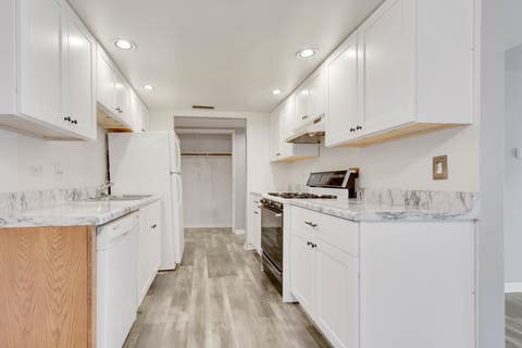 Tiny photo for 3A KINGERY QUARTER #103, Willowbrook, IL 60527 (MLS # 12646700)